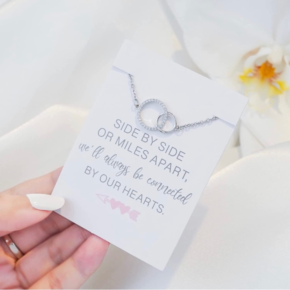 Interlocking infinity circles bracelet ♾️✨